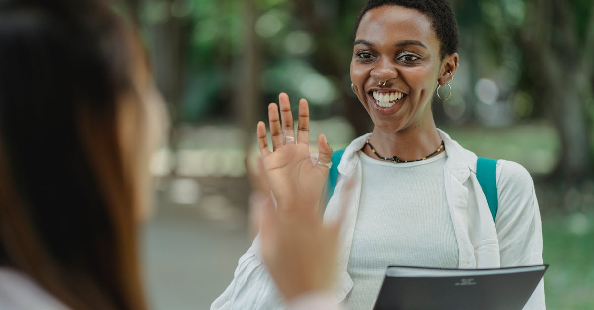 10 Ways to Say "Hello" and "Goodbye" in Hebrew