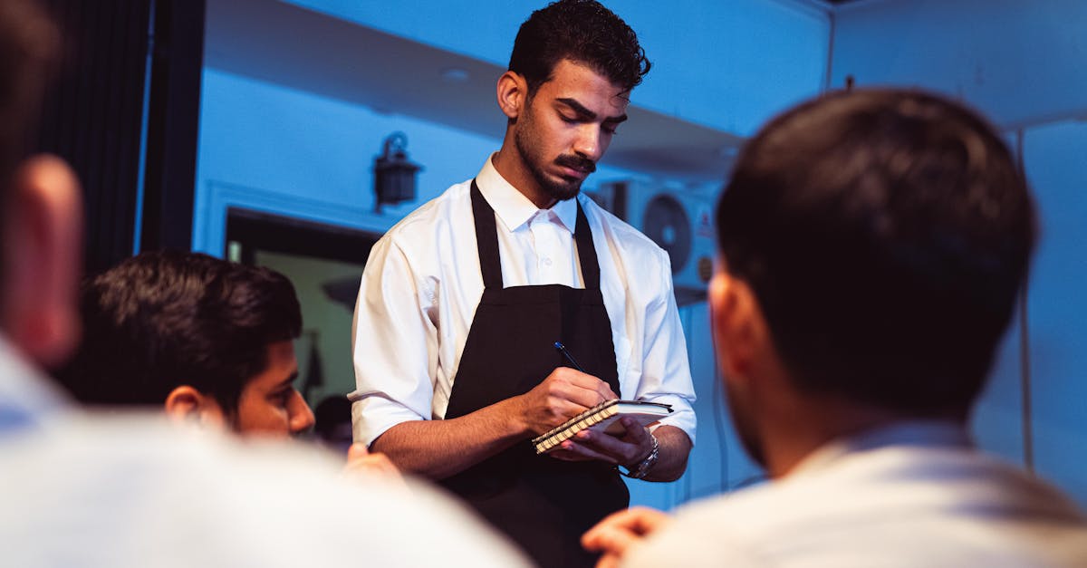 Hebrew Phrases for Ordering Food at a Restaurant