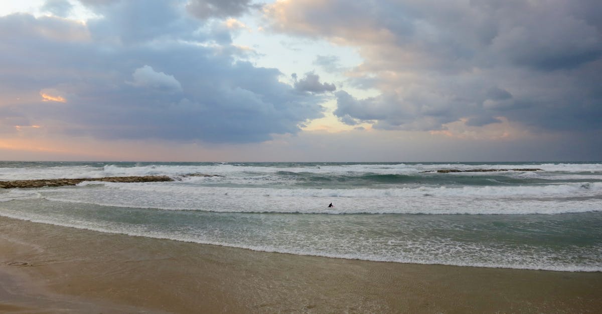 Hebrew Phrases for the Beach (You'll Need Them in Tel Aviv)