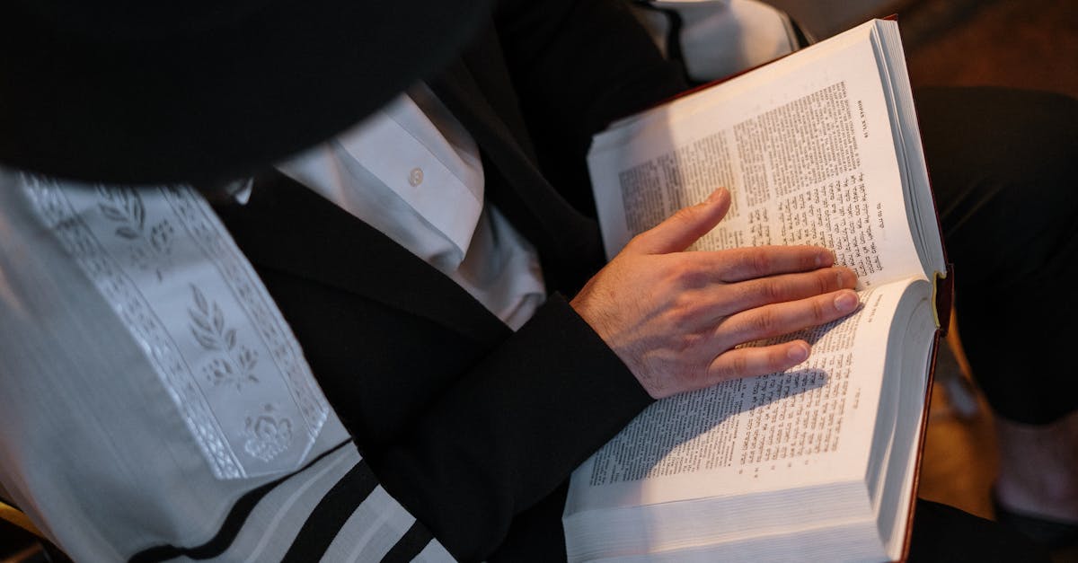 Reading Hebrew Without Niqqud: When and How to Drop the Vowels