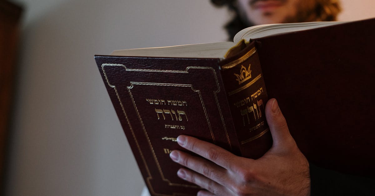 When to Use "Et" (את): The Little Word That Confuses Everyone